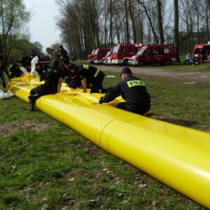 Zapora_przeciwpowodziowa_4-opt Polietylenowe zapory przeciwpowodziowe