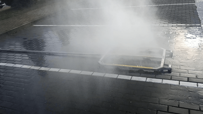 Platforma gaśnicza do samochodów elektrycznych