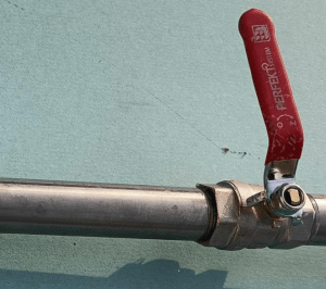 Platforma gaśnicza do samochodów elektrycznych