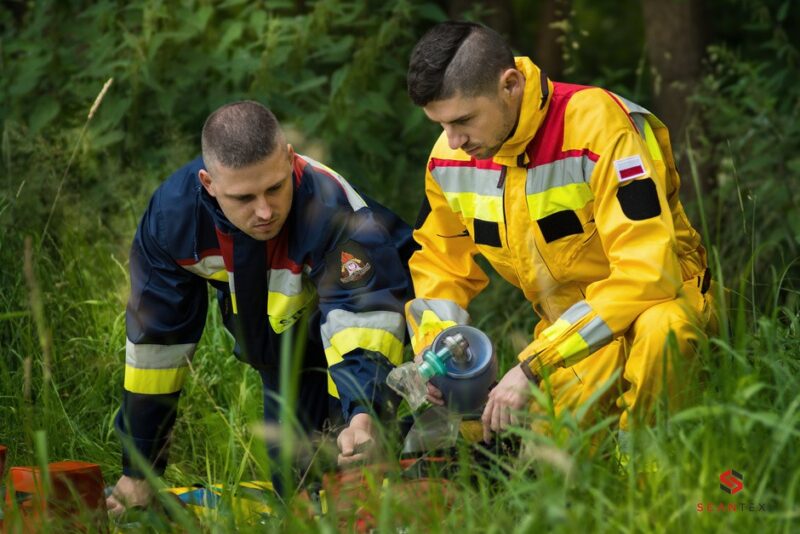 dsc01926_edited-z-logo KOMBINEZON DLA GRUP POSZUKIWAWCZO RATOWNICZYCH – ŻÓŁTY